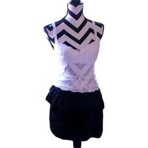 Forever 21 abstract mini skirt size small